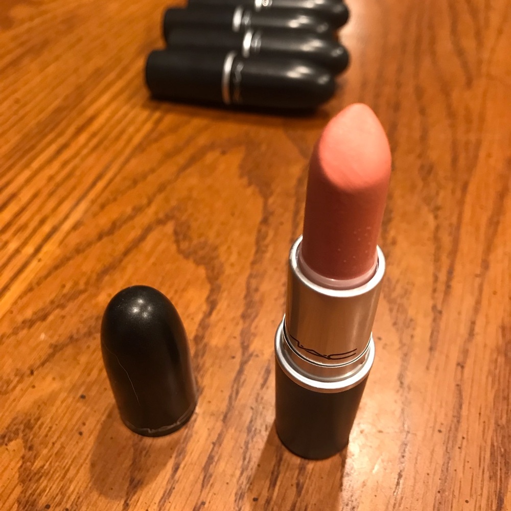 💋MAC - LIMITED EDITION - Fleur d’Coral Lipstick💄